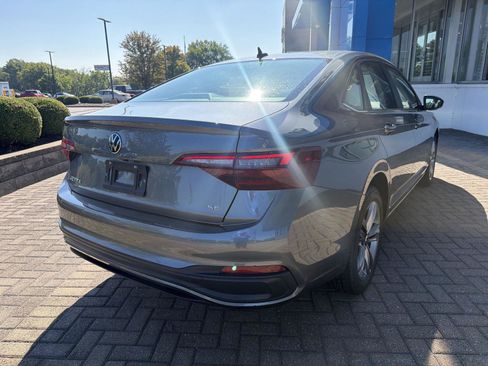 Used 2024 Volkswagen Jetta SE FWD image 5