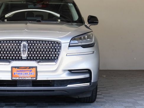 Used 2023 Lincoln Aviator AWD image 5