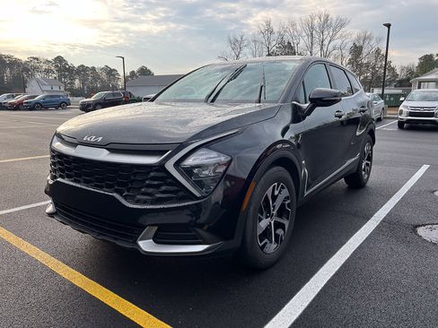 Used 2023 Kia Sportage EX image 2