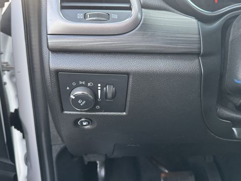 Used 2021 Jeep Grand Cherokee Freedom Edition AWD/4WD image 19