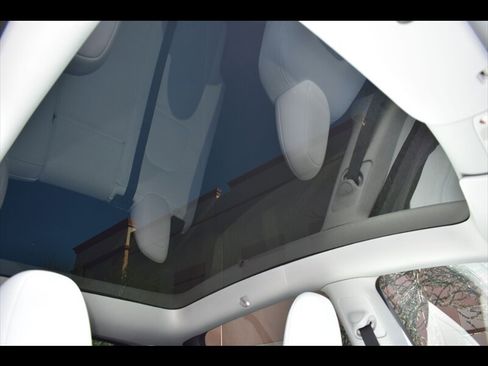 Used 2023 Tesla Model Y Performance image 42