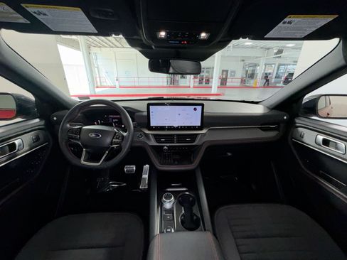 Used 2025 Ford Explorer ST-Line w/ Premium Package AWD/4WD image 23