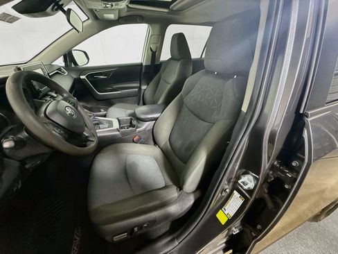 Certified 2022 Toyota RAV4 XLE w/ Convenience Package FWD image 18