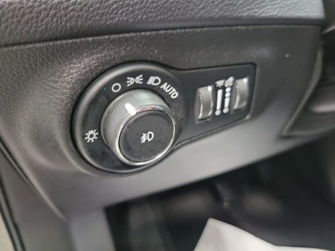 Used 2019 Jeep Compass Latitude image 33