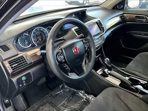 Used 2017 Honda Accord EX image 17