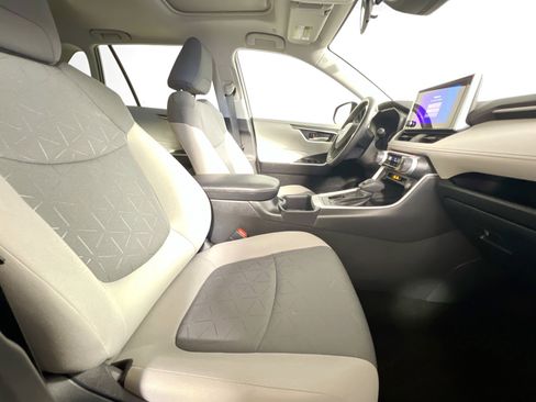 Used 2025 Toyota RAV4 XLE w/ Convenience Package FWD image 31
