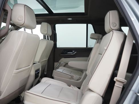 Used 2025 GMC Yukon Denali w/ Sun & Power Step Package AWD/4WD image 16