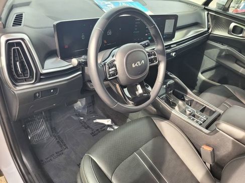 Used 2024 Kia Sorento S image 12