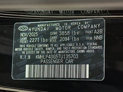 New 2026 Hyundai Elantra Limited FWD image 32