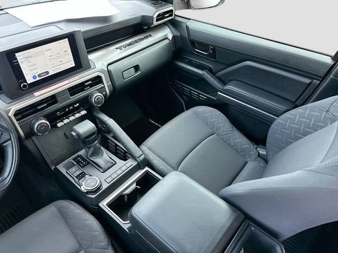 Used 2025 Toyota Tacoma SR5 AWD/4WD image 21