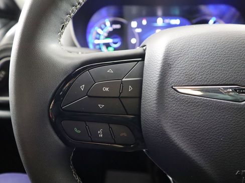 Used 2022 Chrysler Pacifica Limited w/ S Appearance Package image 11