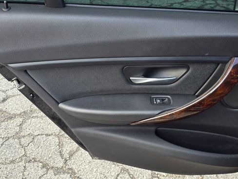 Used 2018 BMW 320i xDrive Sedan w/ Convenience Package image 47