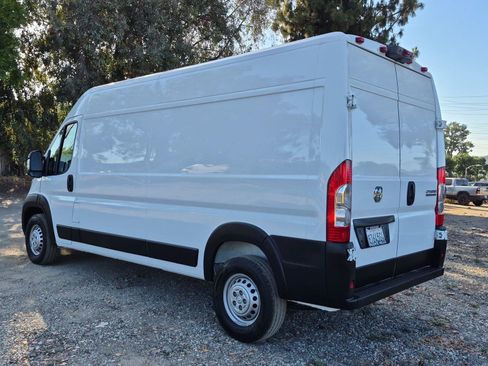 Used 2026 RAM ProMaster 2500 w/ Convenience Group FWD image 4