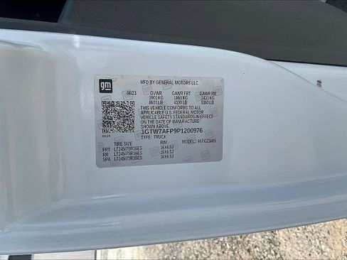 Used 2023 GMC Savana 2500 w/ Driver Convenience Package image 6