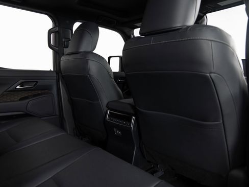 Used 2024 Lexus GX 550 w/ Accessory Package (2T) image 24