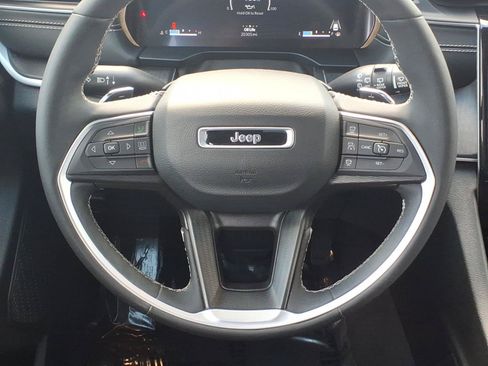 Used 2023 Jeep Grand Cherokee Altitude AWD/4WD image 14