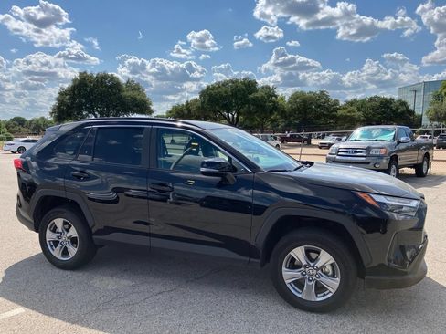 Used 2025 Toyota RAV4 XLE AWD/4WD image 3