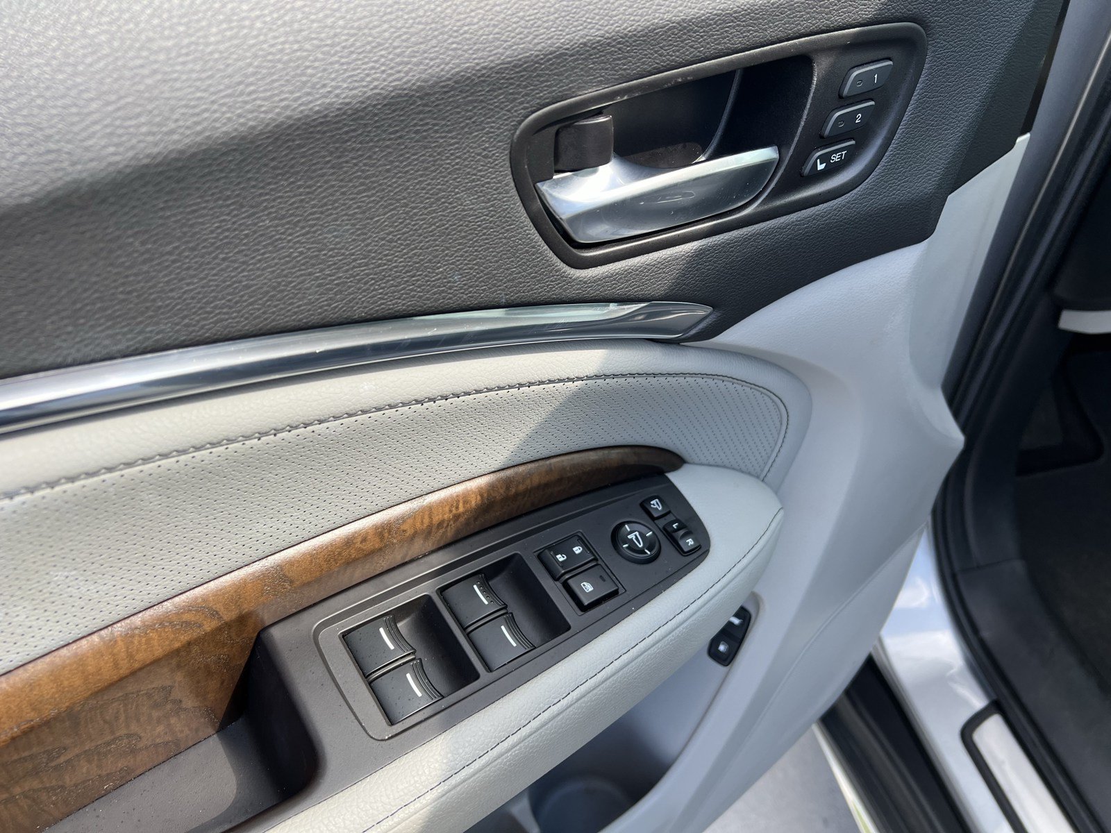 Used 2020 Acura MDX w/ Technology Package FWD image 15