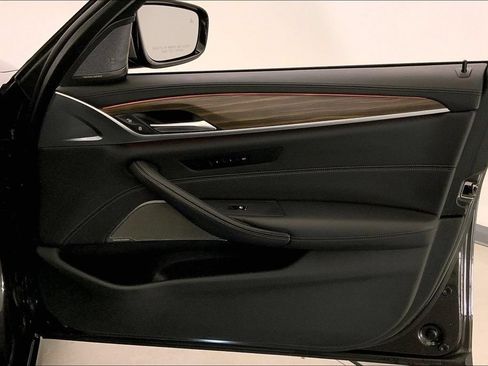 Used 2022 BMW M550i xDrive w/ Executive Package AWD/4WD image 25