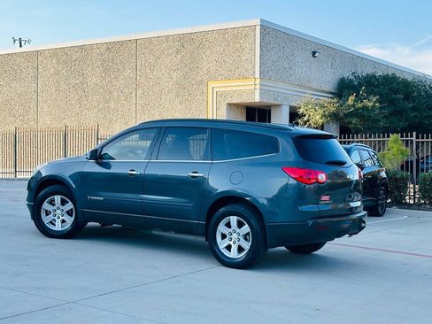 Used 2009 Chevrolet Traverse LT FWD image 6