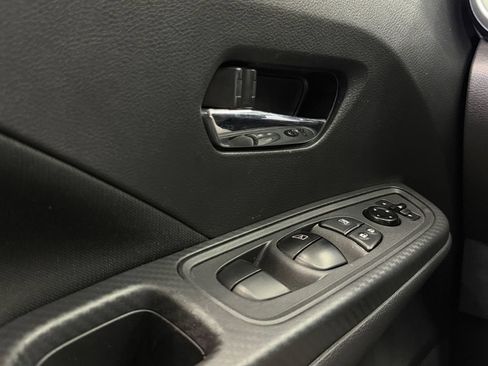 Used 2022 Nissan Versa SV FWD image 18