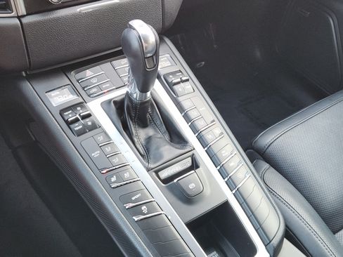 Used 2018 Porsche Macan AWD/4WD image 14