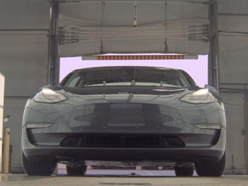 Used 2022 Tesla Model 3 Performance image 3