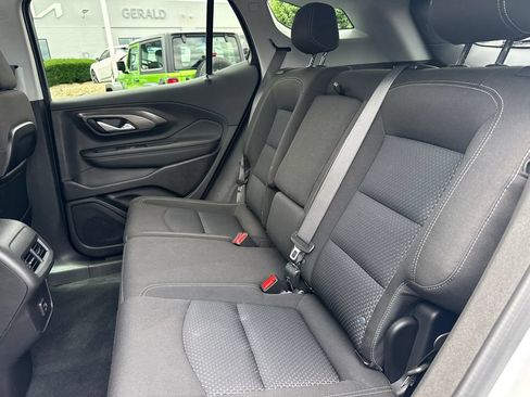 Used 2024 GMC Terrain SLE FWD image 30