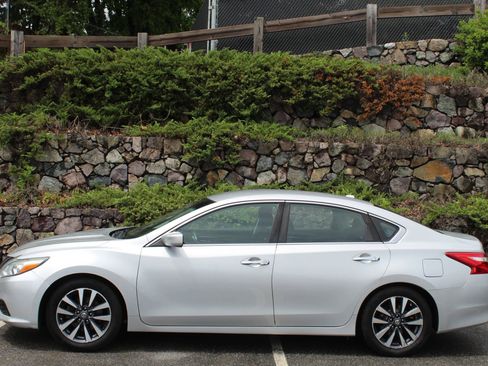 Used 2017 Nissan Altima 2.5 SV FWD image 6