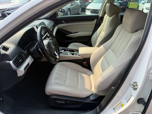 Used 2020 Honda Accord Touring image 9