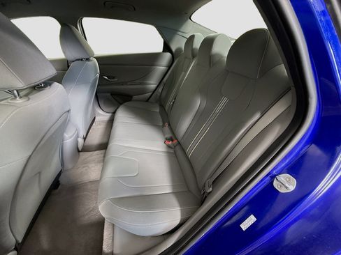 Used 2022 Hyundai Elantra SEL FWD image 25