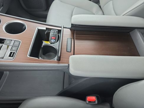 Used 2023 Toyota Sienna XLE image 28