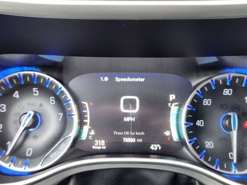 Used 2023 Chrysler Pacifica Touring-L FWD image 18
