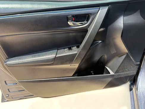 Used 2017 Toyota Corolla SE w/ Carpet Mat Package (TMS) FWD image 13