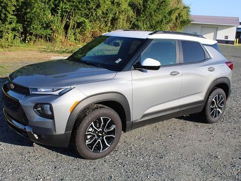 Used 2023 Chevrolet TrailBlazer ACTIV w/ Convenience Package AWD/4WD image 4