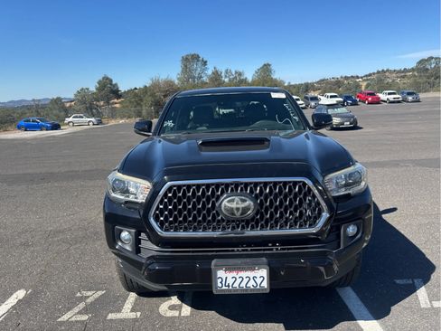 Used 2019 Toyota Tacoma TRD Sport w/ Technology Package AWD/4WD image 2