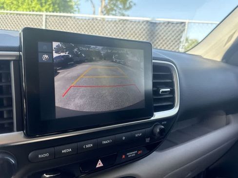 Used 2025 Hyundai Venue SEL FWD image 25