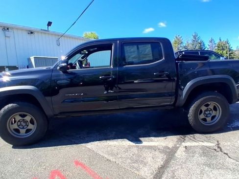 Used 2020 Toyota Tacoma TRD Off-Road w/ TRD Premium Off Road Package AWD/4WD image 14