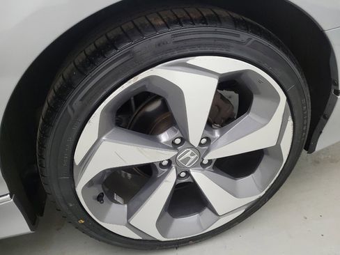 Used 2018 Honda Accord Touring image 31