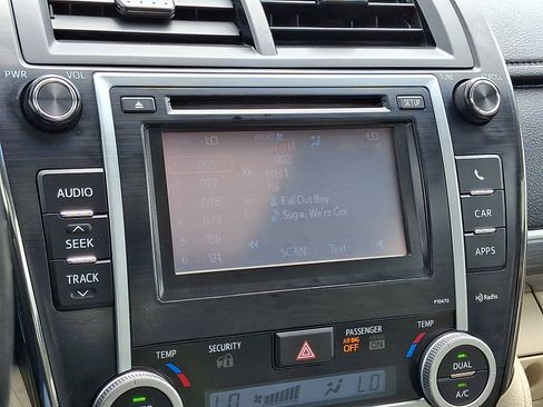 Used 2014 Toyota Camry XLE w/ Leather Package FWD image 18