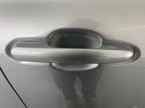 Used 2020 Toyota Highlander XLE image 49