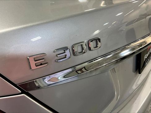 Used 2018 Mercedes-Benz E 300 image 25
