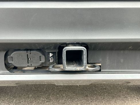 Used 2024 Ford Explorer XLT w/ Equipment Group 202A image 35