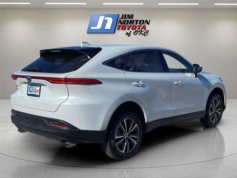 Used 2023 Toyota Venza LE image 5