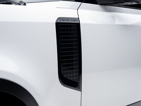 Used 2023 Land Rover Defender 130 SE image 24