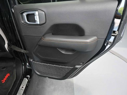 Used 2021 Jeep Gladiator Mojave AWD/4WD image 10