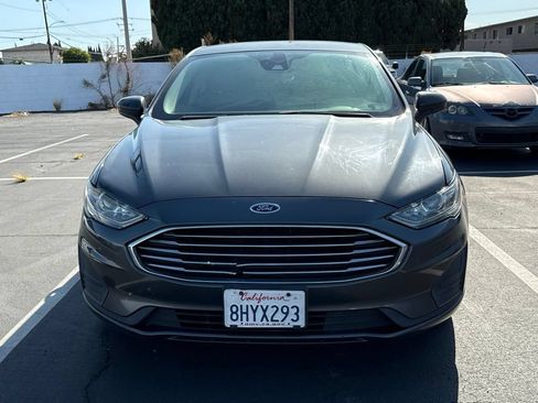 Used 2019 Ford Fusion SE FWD image 2