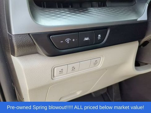 Used 2022 Kia Carnival LX FWD image 25