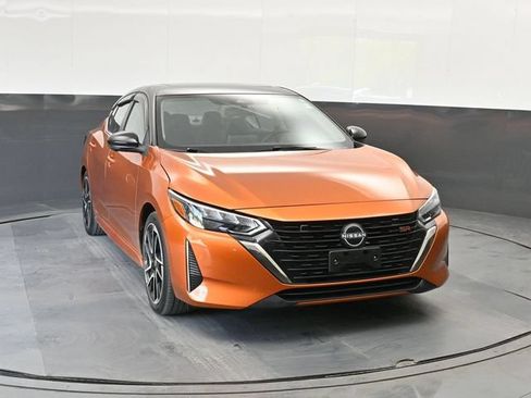 Used 2024 Nissan Sentra SR w/ SR Premium Package FWD image 7