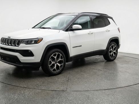 Used 2025 Jeep Compass Limited AWD/4WD image 3